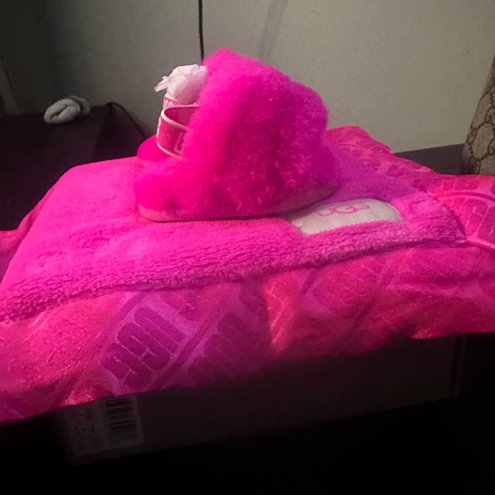 Infant uggs fluff yee